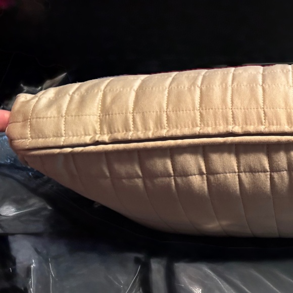 BNWOT rectangle cushion with quilt pattern - Picture 4 of 4